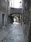 Une ruelle.