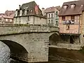 Pont de la Terrade et la maison Chirac.