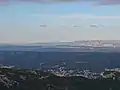 Auriol, vue du col de Roussargue, près du col de l'Espigoulier, dans l'axe de la Montagne Sainte-Victoire, du Luberon et du Mont Ventoux.