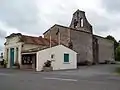La mairie accolée à l'église (juil.&nbsp;2012)