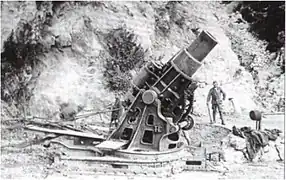 Mortier d'origine autrichienne de 305&nbsp;mm (Škoda 305 mm Haubitze 1911, Schlanken Emma).