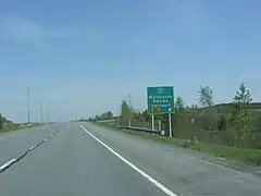 Approche de l'échangeur de l'autoroute 55 avec la route 243 à Melbourne.