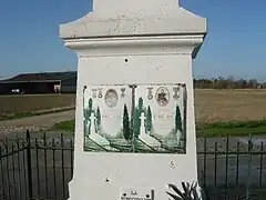 Détail des plaques du monument aux morts.