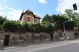 Maison ancienne au no 25.