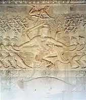 Le barattage de l'océan de lait ; galerie de la deuxième enceinte.