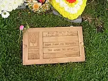 Photo de la tombe d'Ayrton Senna.