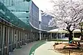Bâtiment primaire cour maternelle.