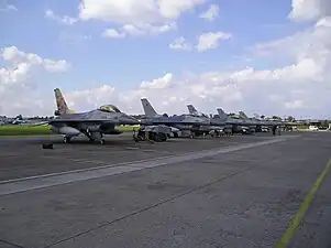 Six F-16 Fighting Falcon de la Composante Air belge à Dübendorf&nbsp;(en) en 2003?