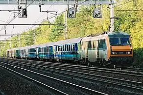 La BB 26006 en têted'une rame Téoz.