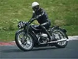 R 5 en course de motos anciennes (1979).