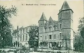 L'ancienne abbaye Notre-Dame, au début du XXe&nbsp;siècle, avec l'ancien logis abbatial et le château dit « des moines ».