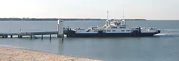 L'appontement (no&nbsp;3 et dernier)  pour les bacs amphidromes de l'île de Ré, (chargement par une des extrémités du bac)