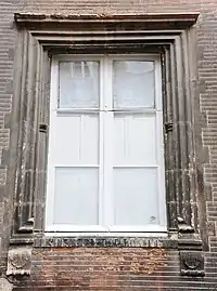 Fenêtre de l'hôtel de Bagis, rez-de-chaussée.