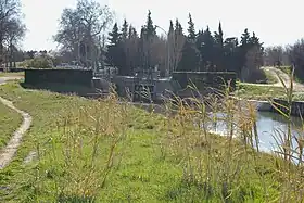 Écluse de Bagnas sur le canal du Midi