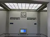 Lettrage réalisé dans la gare de Wiedikon (1928).