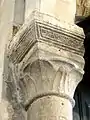 Arc triomphal, tailloir roman et chapiteau gothique côté nord.