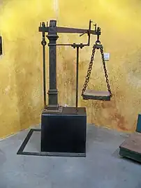 Balance à bascule pour peser le minerai.