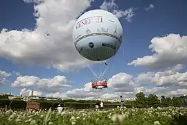 Ballon Generali bleu (2013-2018), en cours de décollage.