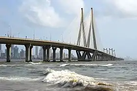 Vue du pont maritime Bandra-Worli depuis le fort de Bandra au nord.