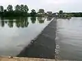 Barrage, depuis la rue Galante.