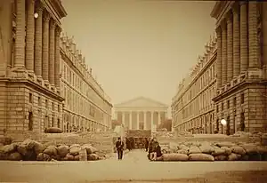 Barricade située à l'angle de la rue Royale et de la place de la Concorde.