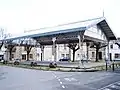 La halle en face de la mairie (fév.&nbsp;2010).