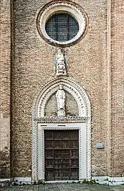 Portail de la chapelle Emiliani.
