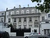 L'ancien hôtel particulier, au 57-59.