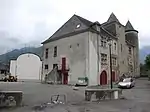 Château et fronton.