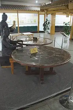 Reconstitution de la création de Bi Sheng du XIe siècle au Musée de l'imprimerie de Chine.