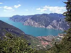 Vue sur Torbole depuis le mont Creino (1 290 m).