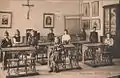 Une salle de classe (vers 1905).