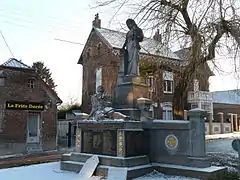 Photographie montrant le monument aux morts