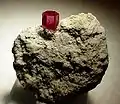 Beryl rouge - Violet claims, Wah Wah Mts, Beaver County, Utah, États-Unis, 3,2×3×1,6&nbsp;cm