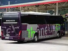 Un autocar à la gare routière en août 2017.
