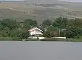 Bezden : maison au bord du lac artificiel