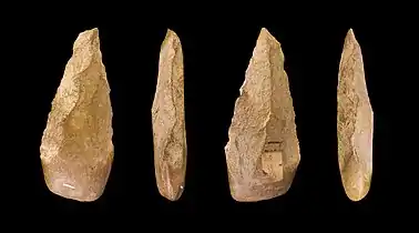 Biface Acheuléens (650 000 (en Europe) - 100 000 BP, Homo heidelbergensis).