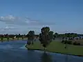 Près de Wijk en Aalburg : le village vu depuis un pont sur le canal de Heusden.