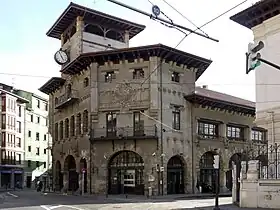 Façade extérieure de l'ancienne gare.