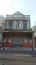 Bima décorant un magasin à Blitar, Java oriental, Indonésie