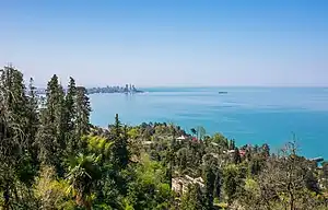 Panorama sur Batoumi avec l'horizon des nouveaux gratte-ciel.