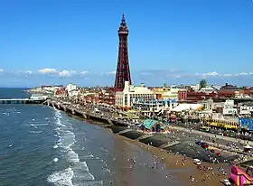 La plage de Blackpool, station balnéaire du Lancashire dès 1846 (la tour date de 1896)