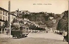 Autorail Berliet assurant la desserte d'Estressin à Vienne, Cours Brillier.