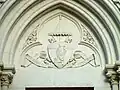 Blason sur la porte sud de la basilique Saint-Nicolas de Nante.