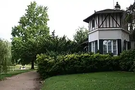 L'île et le pavillon.