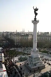 Monument aux Girondins, lors de la fête foraine.