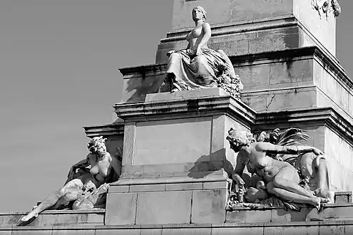 Socle du monument aux Girondins.