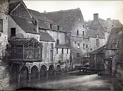 Gros-plan sur le cabaret la même année.