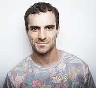 Borja Luna (es) interprète de Miguel Pascual.
