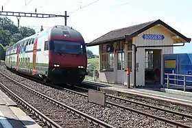 Gare de Bossière avec le quai et l'abri côté lac.